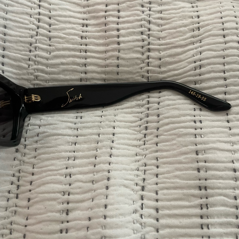 DEZI Black Square-Frame Sunglasses with Gold Accent - Picture 6 of 9